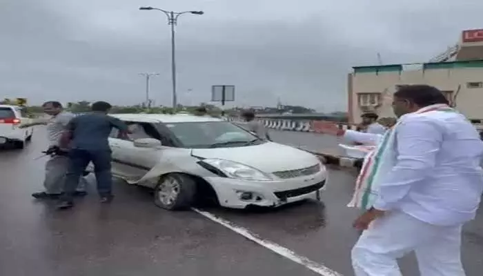 రోడ్డు ప్రమాదం.. ట్రాఫిక్ సరిచేసిన మంత్రి వాకిటి రోడ్డు ప్రమాదం.. ట్రాఫిక్ సరిచేసిన మంత్రి వాకిటి