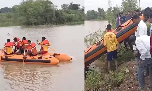 బ్రేకింగ్.. బైక్‌తో సహా మత్తడి‌లో కొట్టుకుపోయిన ప్రేమ జంట