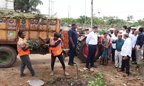 పారిశుద్ధ్య పనులను వేగవంతం చేయాలి: కలెక్టర్ ఆశిష్ సాంగ్వాన్