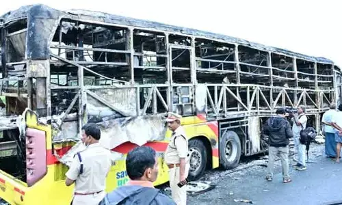 కావేరి బస్సు ప్రమాద మృతులకు పరిహారం.. రూ. 40 లక్షలు అందజేత