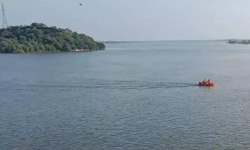 కృష్ణా నదిలో దూకి యువకుడు గల్లంతు