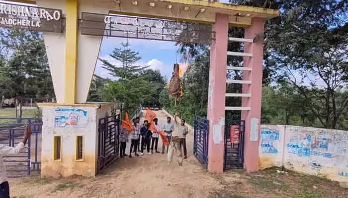 ఫీజు రీయంబర్స్ మెంట్ విడుదల చేయాలని సీఎం దిష్టిబొమ్మ దహనం : ఏబీవీపీ ఫీజు రీయంబర్స్ మెంట్ విడుదల చేయాలని సీఎం దిష్టిబొమ్మ దహనం : ఏబీవీపీ