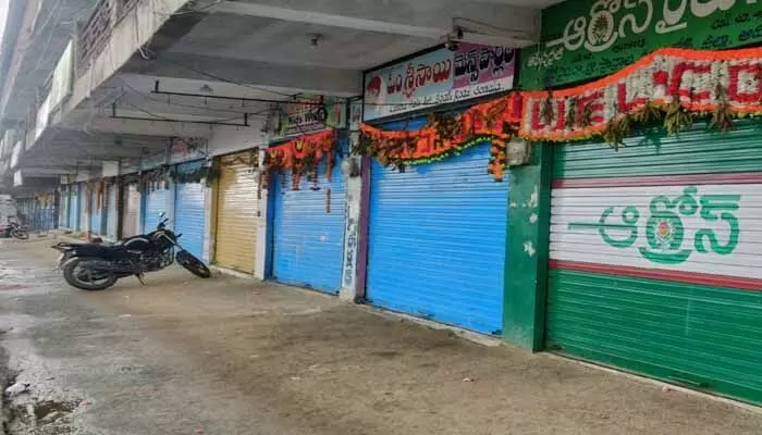 రైతులకు మద్దతుగా వ్యాపార సంస్థలు బంద్ రైతులకు మద్దతుగా వ్యాపార సంస్థలు బంద్