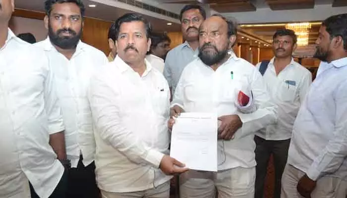 బీసీ జేఏసీ రాష్ట్ర కన్వీనర్గా డాక్టర్ వెన్న ఈశ్వరప్ప బీసీ జేఏసీ రాష్ట్ర కన్వీనర్గా డాక్టర్ వెన్న ఈశ్వరప్ప