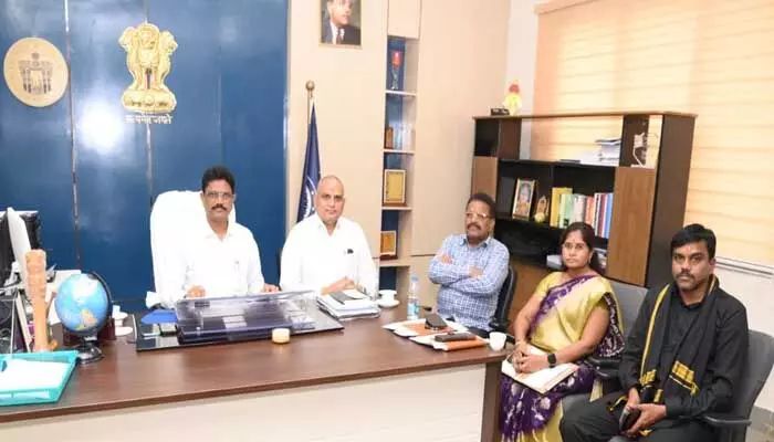 ధాన్యం కొనుగోలులో అవినీతి.. కేసు నమోదు ధాన్యం కొనుగోలులో అవినీతి.. కేసు నమోదు