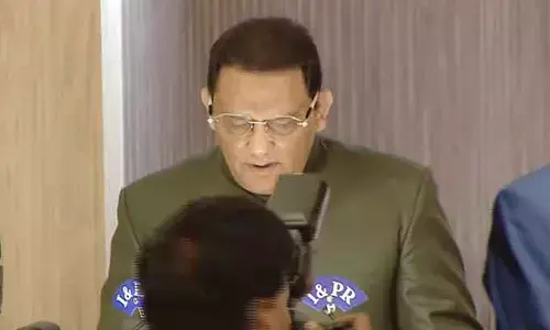 మంత్రిగా మహమ్మద్ అజారుద్దీన్ ప్రమాణం.. శుభాకాంక్షలు తెలిపిన గవర్నర్, సీఎం