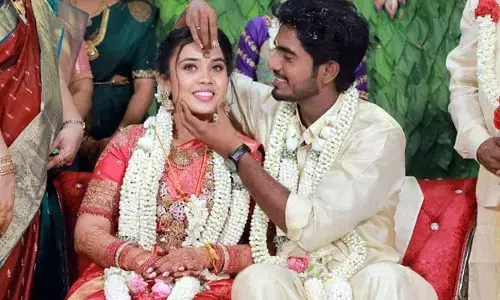 Abhinav Jeevinth : పెళ్లి చేసుకున్న యంగ్ అండ్ బ్లాక్ బస్టర్ డైరెక్టర్.. ఫొటోలు వైరల్ కావడంతో హర్ట్ అవుతున్న ఫ్యాన్స్