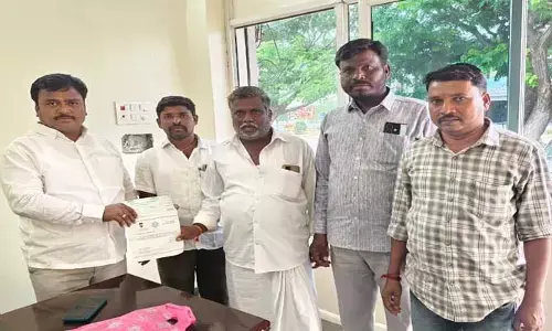బాధితుడుకి సీఎంఆర్ఎఫ్ చెక్కు అంద‌జేత