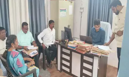 అధికారులు ప్ర‌జ‌ల‌కు అందుబాటులో ఉండాలి : స‌బ్ క‌లెక్ట‌ర్ అభిగ్యాన్ మాళ‌వీయ
