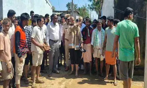 మార్ల‌పాడు తాండ గ్రామ‌స్తులకు ప్ర‌భుత్వం అండ‌గా ఉంటుంది.. ఎవ్వ‌రూ అధైర్య ప‌డొద్దు : అదనపు కలెక్టర్లు