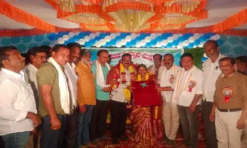 ఆ ప్రధానోపాధ్యాయుడు  ఆదర్శప్రాయుడు..!