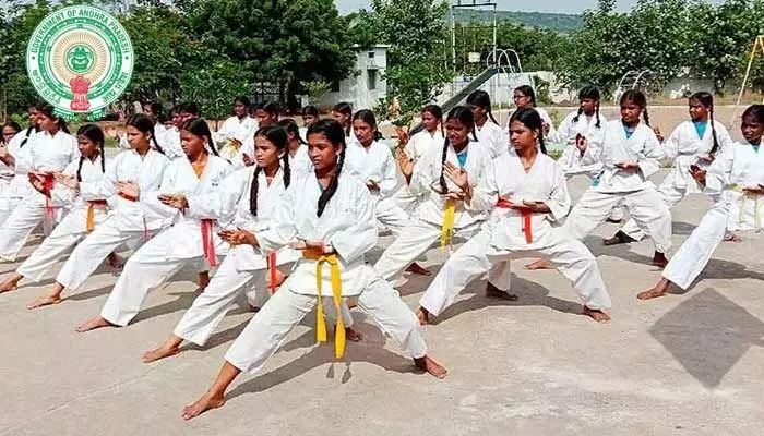 1592 పాఠశాలల్లో బాలికలకు కరాటే శిక్షణ.. ప్రభుత్వ ఆదేశాలు 1592 పాఠశాలల్లో బాలికలకు కరాటే శిక్షణ.. ప్రభుత్వ ఆదేశాలు