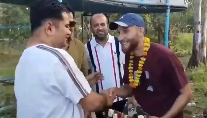 పహల్గామ్ హీరోకి ఘన స్వాగతం పహల్గామ్ హీరోకి ఘన స్వాగతం