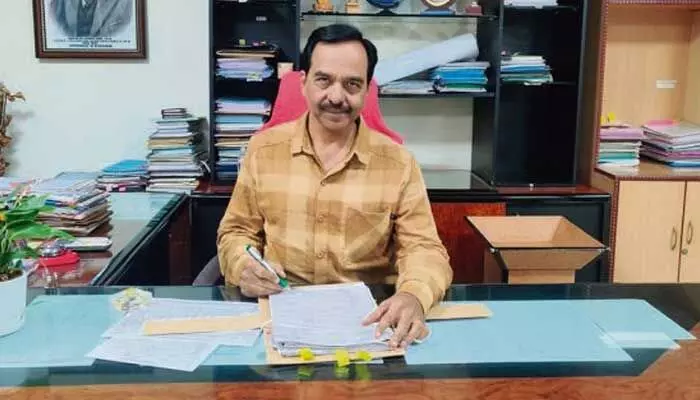 TG: సాయంత్రం రిటైర్మెంట్.. మధ్యాహ్నం పోస్టింగ్ TG: సాయంత్రం రిటైర్మెంట్.. మధ్యాహ్నం పోస్టింగ్