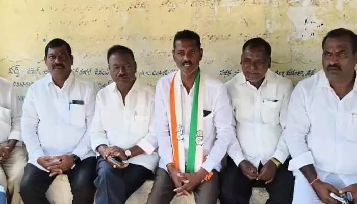ప్రజల నెత్తిన బాకీ పాపం బీఆర్ఎస్ దే : ఏఎంసీ డైరెక్టర్ వెంకటేశ్వర్ రావు ప్రజల నెత్తిన బాకీ పాపం బీఆర్ఎస్ దే : ఏఎంసీ డైరెక్టర్ వెంకటేశ్వర్ రావు
