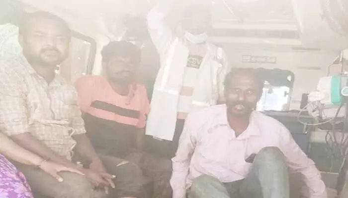 విద్యుత్ షాక్.. ఒకరికి తీవ్ర గాయాలు, ఇద్దరికీ స్వల్పంగా..! విద్యుత్ షాక్.. ఒకరికి తీవ్ర గాయాలు, ఇద్దరికీ స్వల్పంగా..!