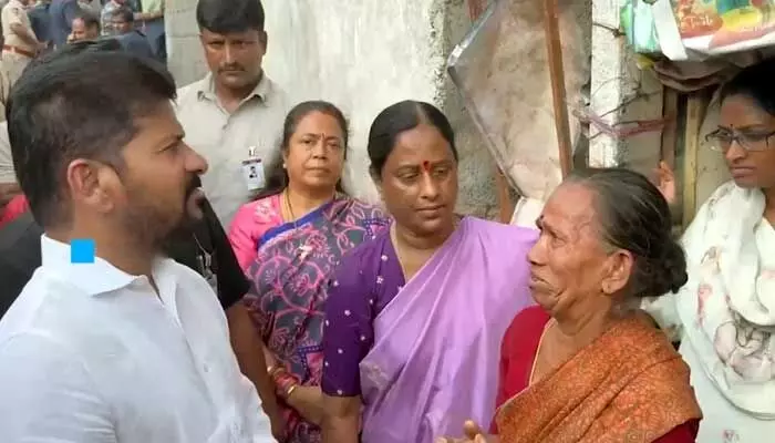 సర్వం కోల్పోయిన బాధితులను పరామర్శించిన CM రేవంత్ సర్వం కోల్పోయిన బాధితులను పరామర్శించిన CM రేవంత్