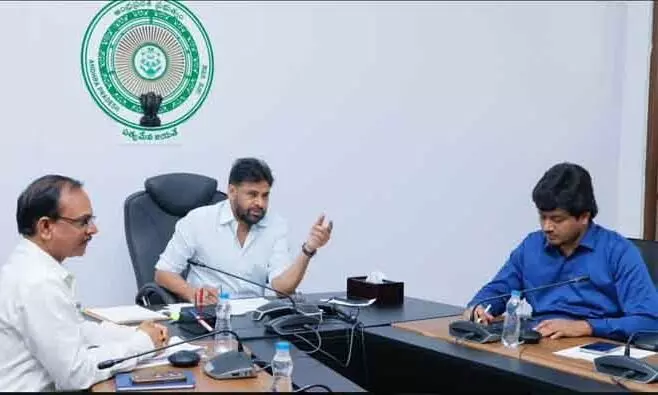 తుఫానుతో నష్టపోయిన వారికి న్యాయం చేయాలి : డిప్యూటీ సీఎం తుఫానుతో నష్టపోయిన వారికి న్యాయం చేయాలి : డిప్యూటీ సీఎం