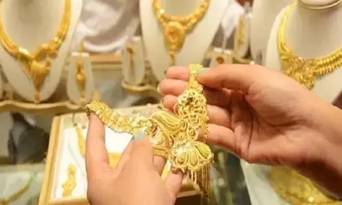 Gold Prices Today:తగ్గినట్లే తగ్గి చుక్కలు చూపిస్తున్న బంగారం ధరలు.. తులం గోల్డ్ రేటు ఎంతంటే?