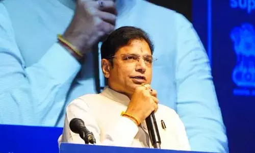 ‘గవర్నెన్స్’ అంటే నాలుగు గోడల మధ్య కూర్చొని పాలించడం కాదు: శ్రీధర్ బాబు