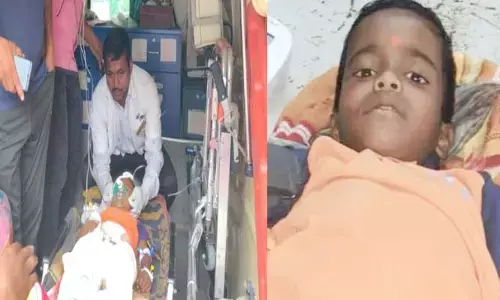 ఆర్టీసీ బస్సు ఢీకొని విద్యార్థికి తీవ్ర గాయాలు.. ఆస్పత్రికి తరలింపు
