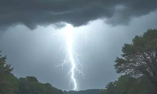ఏపీకి హెచ్చరిక: ఈ జిల్లాల్లో పిడుగులతో కూడిన వానలు