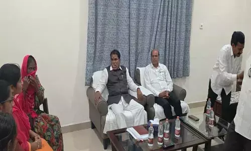 అత్యాచార బాధితురాలికి అండగా ఉంటాం :  ఎస్సీ కమిషన్ చైర్మన్ బక్కి వెంకటయ్య