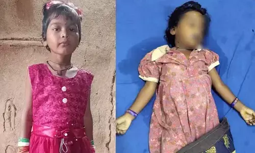 ఇందిరమ్మ ఇంటి పిల్లర్ల గుంతలో పడి అంగన్ వాడి చిన్నారి మృతి