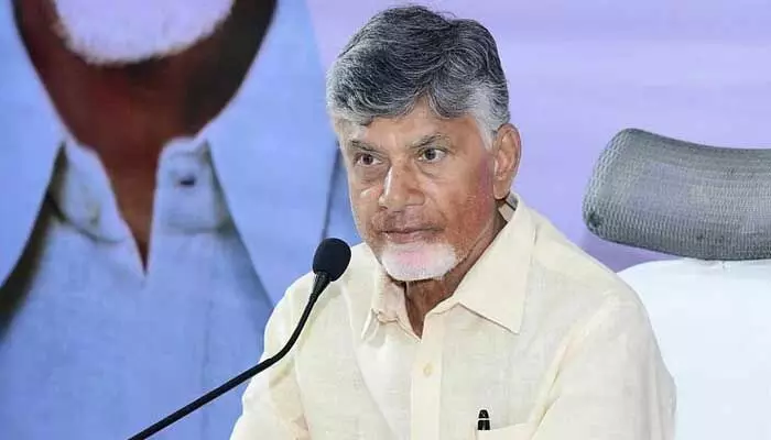 కాశీబుగ్గ తొక్కిసలాట ఘటన.. దిగ్భ్రాంతి వ్యక్తం చేసిన సీఎం చంద్రబాబు కాశీబుగ్గ తొక్కిసలాట ఘటన.. దిగ్భ్రాంతి వ్యక్తం చేసిన సీఎం చంద్రబాబు