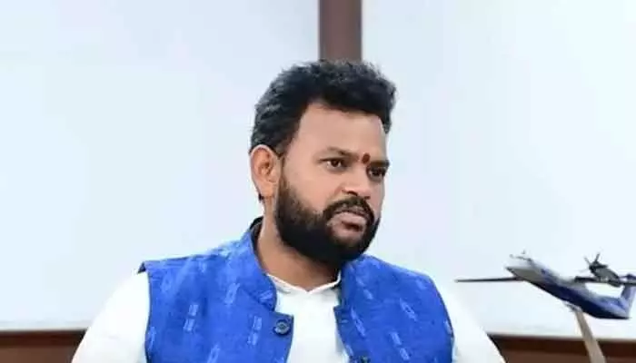 సొంత జిల్లాలో విషాదం... భోపాల్ నుంచి హుటాహుటిన బయల్దేరిన రామ్మోహన్ నాయుడు సొంత జిల్లాలో విషాదం... భోపాల్ నుంచి హుటాహుటిన బయల్దేరిన రామ్మోహన్ నాయుడు