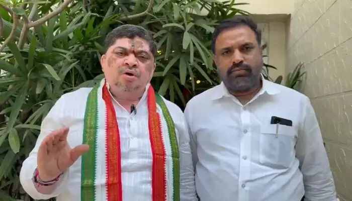 ఓటుకు రూ.5 వేలు చెప్పిన కేటీఆర్పై కేసు పెట్టాలి.. ఈసీకి మంత్రి పొన్నం రిక్వెస్ట్ ఓటుకు రూ.5 వేలు చెప్పిన కేటీఆర్పై కేసు పెట్టాలి.. ఈసీకి మంత్రి పొన్నం రిక్వెస్ట్