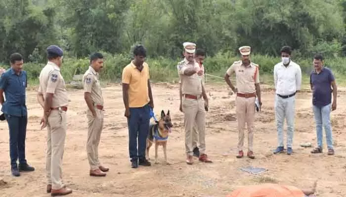 నవీపేట మహిళా దారుణ హత్య.. రంగంలోకి స్పెషల్ టీమ్ నవీపేట మహిళా దారుణ హత్య.. రంగంలోకి స్పెషల్ టీమ్