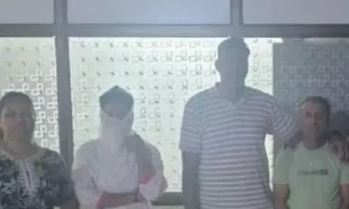 పదేళ్ల కూతురిని వ్యభిచార రొంపిలోకి దింపిన తల్లి.. 70ఏళ్ల వృద్ధుడితో పంపిస్తానని లక్షల్లో వసూల్
