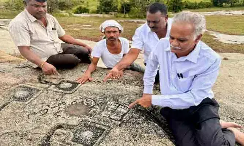 వెయ్యేళ్ల నాటి పాదాలు.. శివ‌లింగాల‌ను కాపాడుకోవాలి : .పురావస్తు పరిశోధకుడు డా. ఈమని శివనాగిరెడ్డి