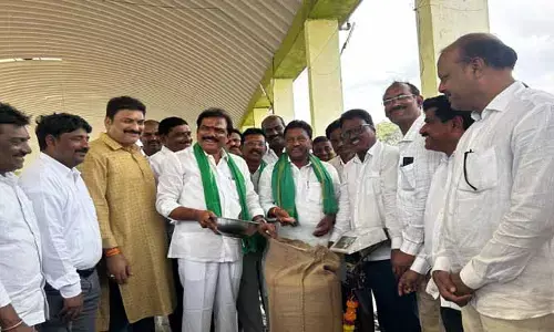ఎక‌రానికి 10 క్వింటాళ్ల సోయా కొనుగోలు చేయాలి : ఎమ్మెల్యే పాయ‌ల్ శంక‌ర్