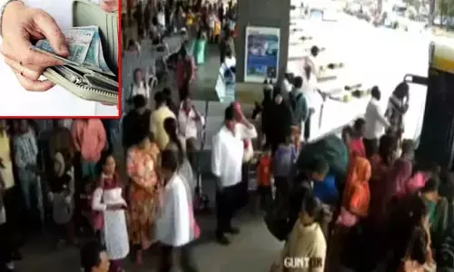 బస్సు ఎక్కుతుండగా నర్సు పర్సు కొట్టేసిన ఎంపీడీవో భార్య.. భర్త సైతం అరెస్ట్