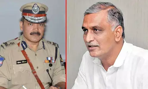 HYD: హరీష్ రావు ఇంటికి మాజీ డీజీపీ అంజనీకుమార్