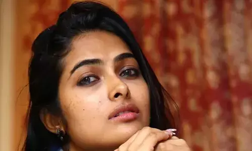 Hot Beauty Divi Vadthya with thick thighs