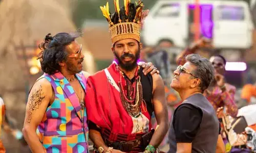 ఆసక్తికరంగా ‘అఫ్రో టపాంగ్’ సాంగ్.. డ్యాన్స్ స్టెప్పులతో అదరగొట్టిన ఇద్దరు స్టార్స్