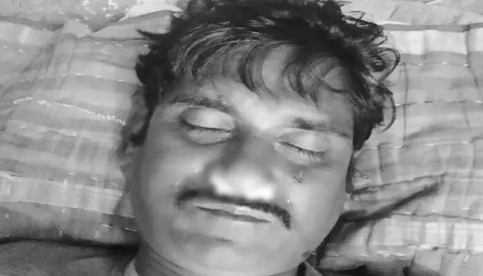 వ‌ర్షానికి దెబ్బ తిన్న పంట‌.. రైతు ఆత్మ‌హ‌త్య