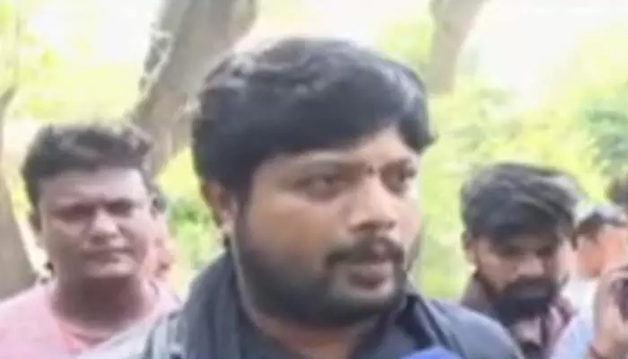 నన్నెందుకు అరెస్ట్ చేశారో చెప్పలేదు : జోగి రమేశ్ ప్రధాన అనుచరుడు నన్నెందుకు అరెస్ట్ చేశారో చెప్పలేదు : జోగి రమేశ్ ప్రధాన అనుచరుడు
