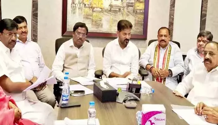 CM Revanth Reddy: గెలిచి తీరాల్సిందే.. జూబ్లీహిల్స్ పై సీఎం రేవంత్ రెడ్డి కీలక సమీక్ష CM Revanth Reddy: గెలిచి తీరాల్సిందే.. జూబ్లీహిల్స్ పై సీఎం రేవంత్ రెడ్డి కీలక సమీక్ష