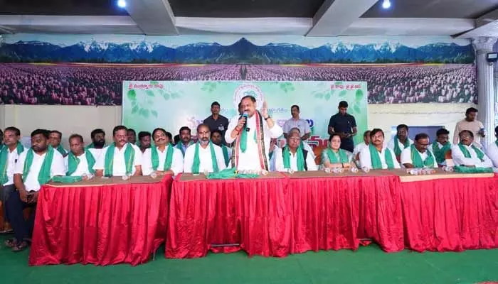 జూబ్లీహిల్స్లో నవీన్ యాదవ్కు మున్నూరు కాపు, కాపుల మద్దతు జూబ్లీహిల్స్లో నవీన్ యాదవ్కు మున్నూరు కాపు, కాపుల మద్దతు