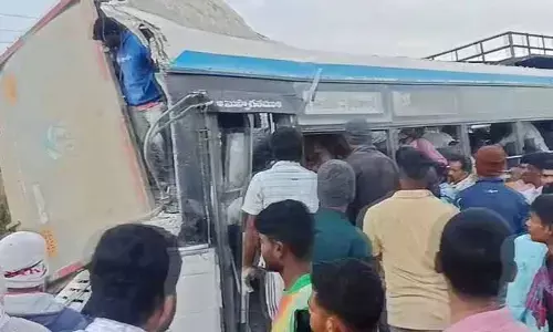 మీర్జాగూడ బస్సు ప్రమాదం..  మృతుల కుటుంబాలకు రూ.7 లక్షల ఎక్స్ గ్రేషియా