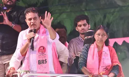 అర్ధరాత్రి ఫోన్ చేసినా అరగంటలో వస్తాం: KTR