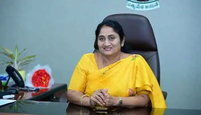మొంథా బాధిత చేనేతలకు ఏపీ ప్రభుత్వ భరోసా మొంథా బాధిత చేనేతలకు ఏపీ ప్రభుత్వ భరోసా