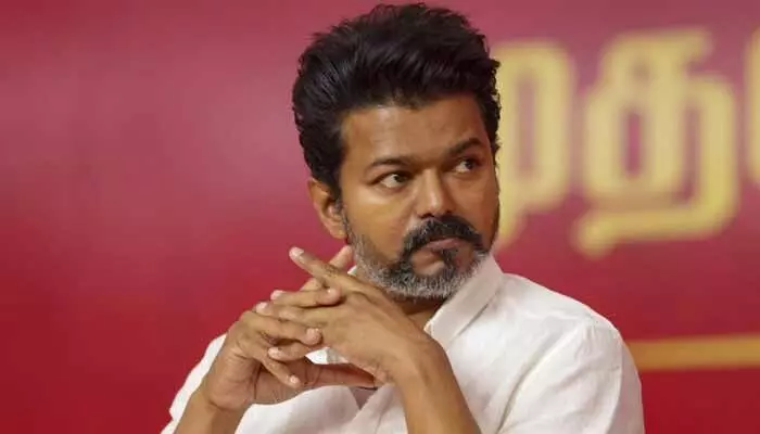 TVK: కరూర్ తొక్కిసలాట ఘటన..విజయ్ పార్టీ ఆఫీస్కు సీబీఐ TVK: కరూర్ తొక్కిసలాట ఘటన..విజయ్ పార్టీ ఆఫీస్కు సీబీఐ