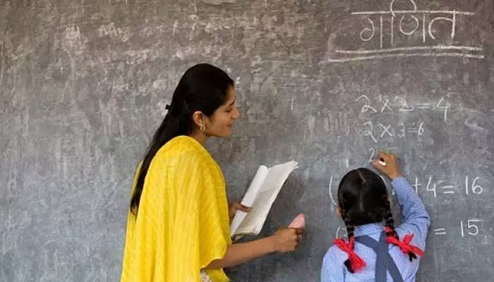 ఇన్సర్వీస్ టీచర్లకు టెట్ తప్పనిసరా?.. ప్రభుత్వం ఉపశమనం కలిగించాలి! ఇన్సర్వీస్ టీచర్లకు టెట్ తప్పనిసరా?.. ప్రభుత్వం ఉపశమనం కలిగించాలి!