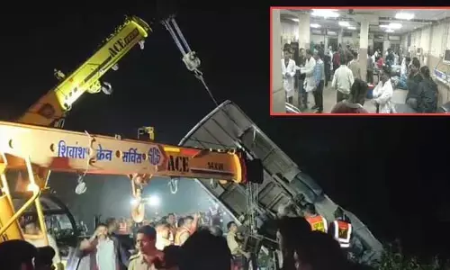 40 మంది ప్రయాణికులతో లోయలోకి దూసుకెళ్లిన బస్సు