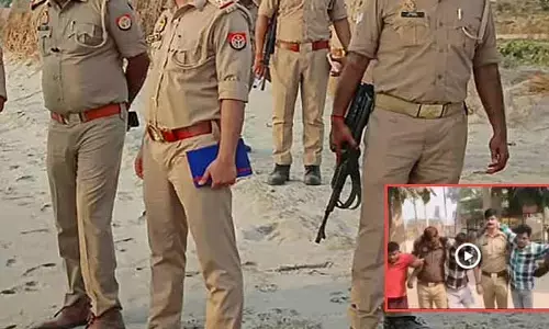 గర్ల్స్ కాలేజీ ముందు పోకిరీల అసభ్యకర ప్రవర్తన.. యూపీ పోలీసులు ఇచ్చిన ట్రీట్మెంట్‌ వైరల్‌!